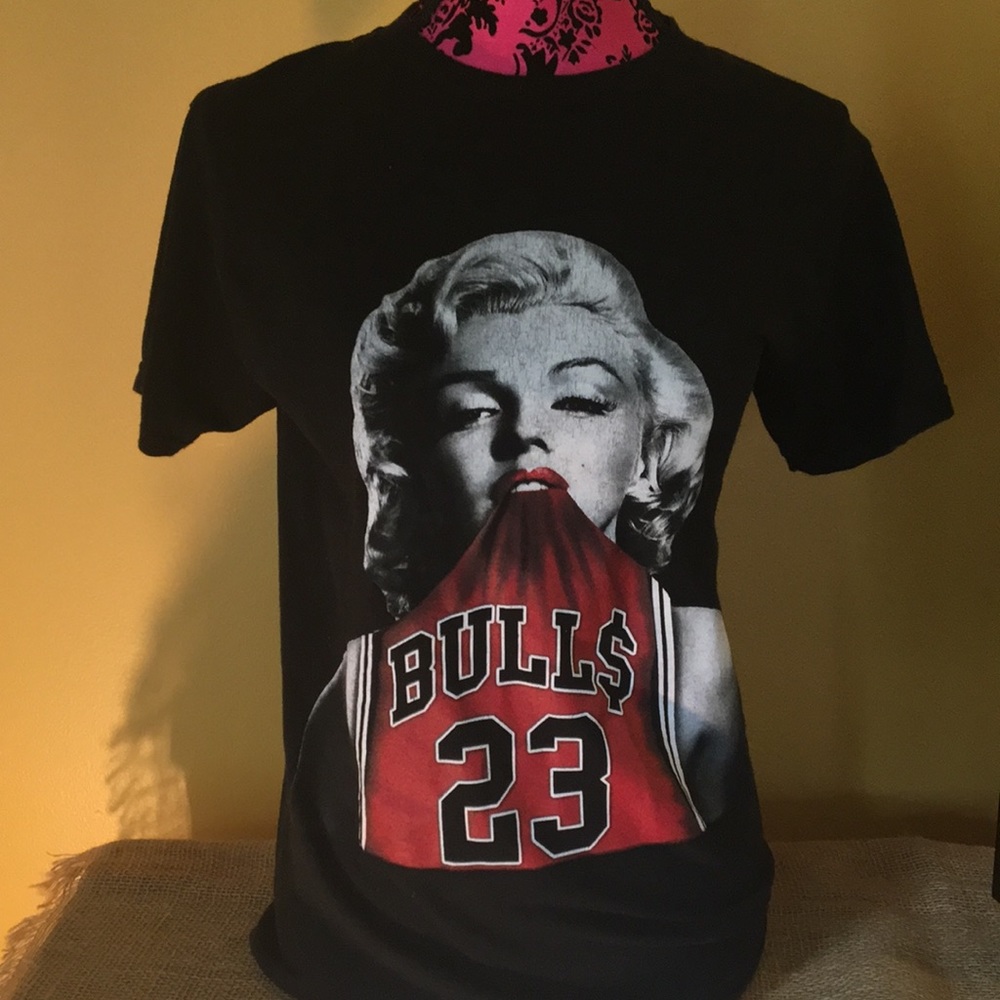 Black t shirt